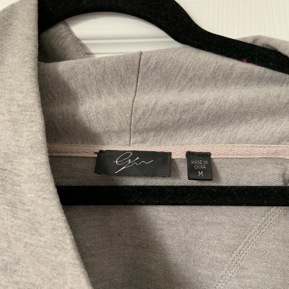 Zip-Up Scoop neck sweater! - Picture 2 of 3